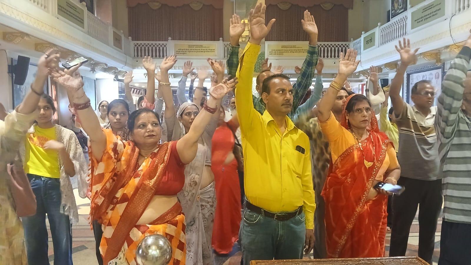 नरसिंह चतुर्दशी पर गुप्त वृंदावन धाम में भव्य धार्मिक आयोजन, वीडियो में जाने श्रद्धालुओं ने की पूजा-अर्चना