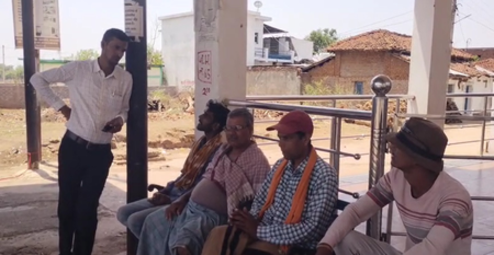छत्&zwj;तीसगढ़: मात्र 20 रुपए में लाखों का सुरक्षा कवच, प्रधानमंत्री सुरक्षा बीमा योजना से राहत महसूस कर रहे बालोद के लाभार्थी