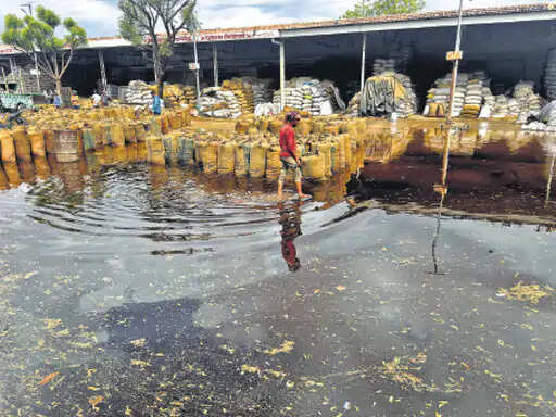 पश्चिमी विक्षोभ से बदला मौसम का मिजाज, अप्रैल में फरवरी जैसी ठंडक का अहसास