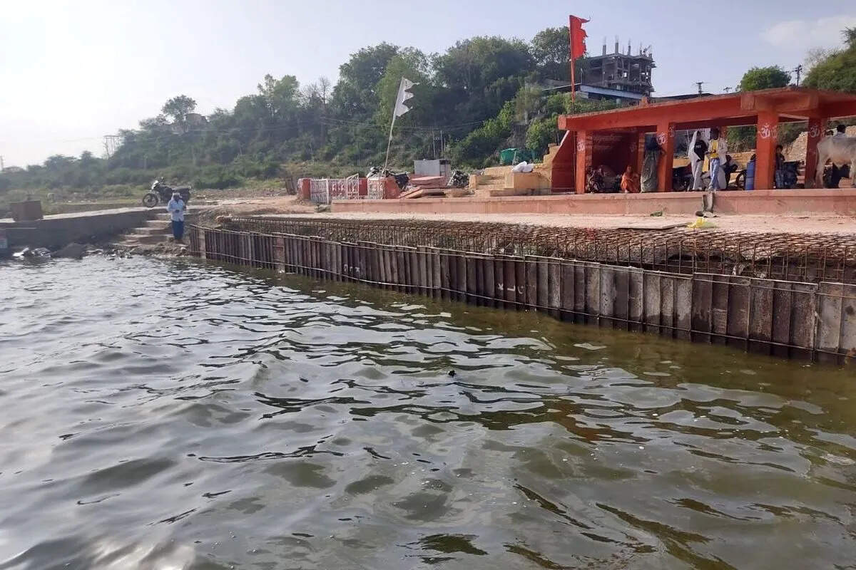 निर्माण की धीमी गति से श्रद्धालु हो रहे परेशान, गुणवत्ता की भी हो रही अनदेखी