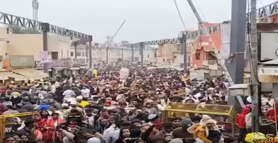 अयोध्या में श्री राम के दर्शन करने के लिए श्रद्धालुओं का हुजूम