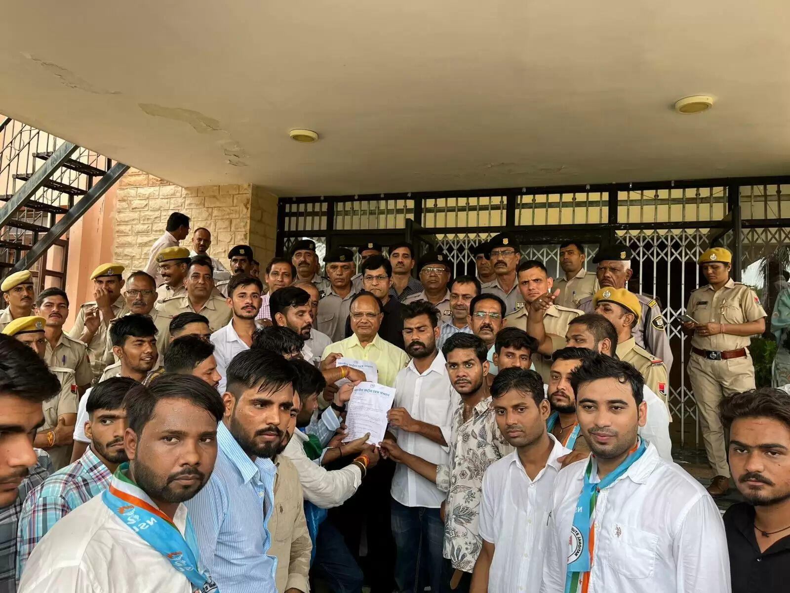 अजमेर में एमडीएस यूनिवर्सिटी में एनएसयूआई का प्रदर्शन, एक्सक्लुसीव फुटेज में देखें कार्यकर्ताओं और पुलिस के बीच धक्का मुक्की