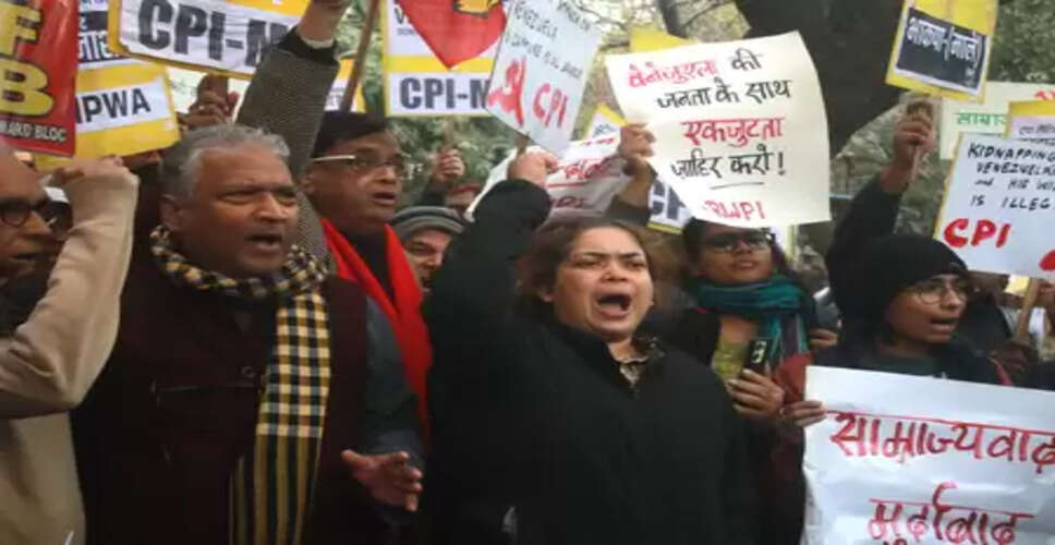 वेनेजुएला पर अमेरिकी कार्रवाई से लोगों में नाराजगी, दिल्ली में वामपंथी दलों ने किया विरोध प्रदर्शन