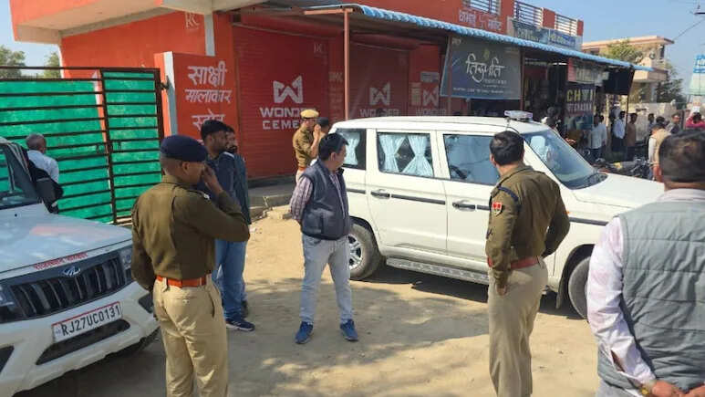 किशनगढ़ में अवैध खनन विरोधी अभियान, आठ स्थानों पर बजरी माफियाओं के खिलाफ छापेमारी