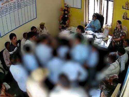 जयपुर में चुनावी ड्यूटी पर टीचर को कार्यमुक्त करने पर हंगामा, फुटेज में देंखे स्कूल में घुसे 40-50 लोग; प्रिंसिपल को धमकी देने का आरोप