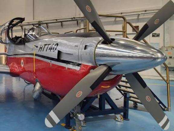 IAF को मिले पहले 3 स्वदेशी HTT-40 ट्रेनर विमान, वीडियो में जाने नए पायलटों की ट्रेनिंग शुरू होने में लग सकते हैं 2 साल