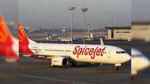 जयपुर एयरपोर्ट पर यात्रियों को 5.5 घंटे की देरी का सामना, स्पाइसजेट फ्लाइट लेट होने से हंगामा