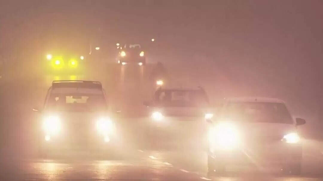 राजस्थान में ठंड का कहर, फुटेज में जानें कोहरे से ट्रेनें लेट, कश्मीर में डल झील जमी; बिहार में 3 की मौत