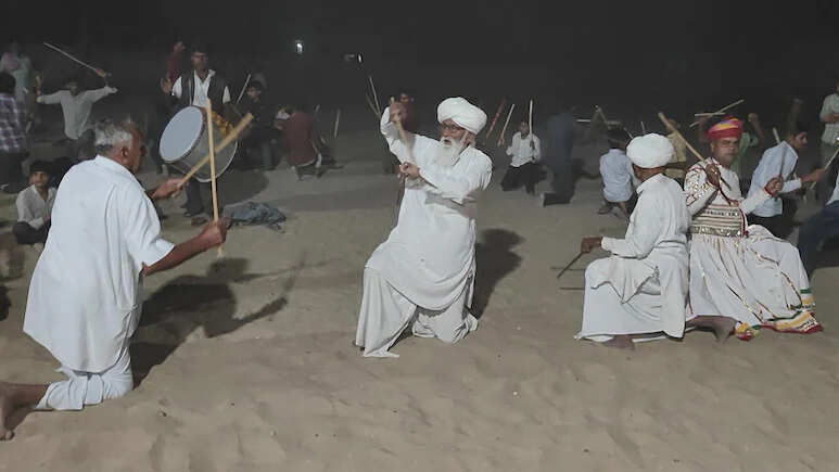 बाड़मेर में रमजान और होली में साम्प्रदायिक सौहार्द की अनूठी मिसाल: हिंदू-मुस्लिम साथ में करते हैं गैर