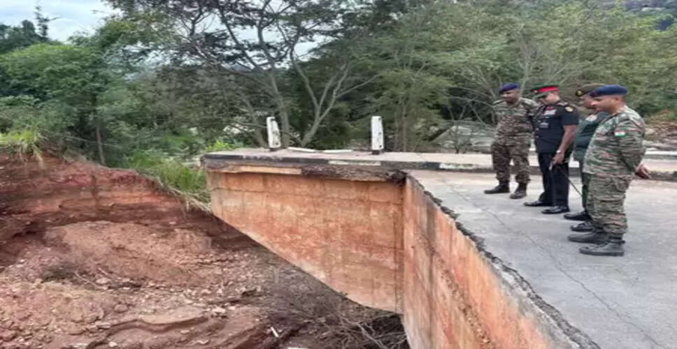 ऑपरेशन सागर बंधु: तूफान से तबाही के बाद श्रीलंका में सड़क कनेक्टिविटी बहाल करने में जुटी भारतीय सेना