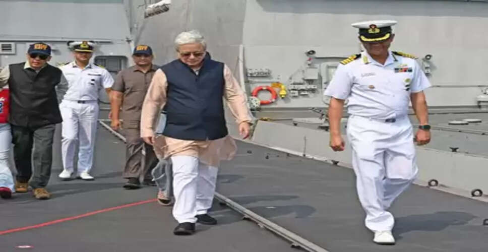तेलंगाना के राज्यपाल जिष्णु देव वर्मा ने आईएनएस हिमगिरी और कलवरी क्लास पनडुब्बी का किया दौरा