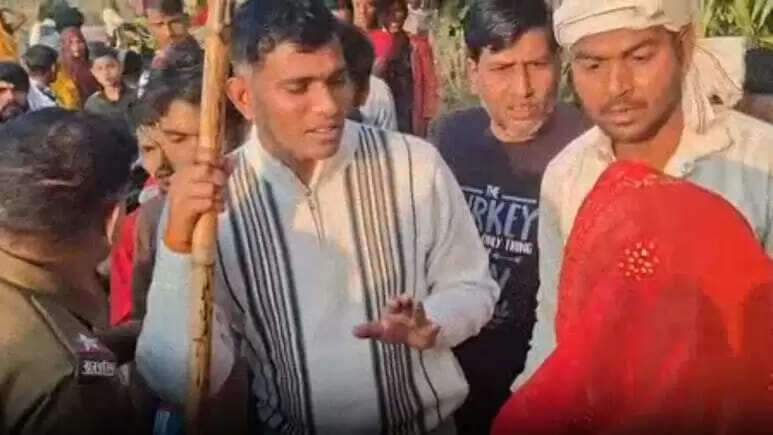 नाबालिग से छेड़छाड़ केस में कुशवाहा समाज दो धडों में बंटा, बर्खास्त RAC जवान की गिरफ्तारी पर किया अलग-अलग आंदोलन