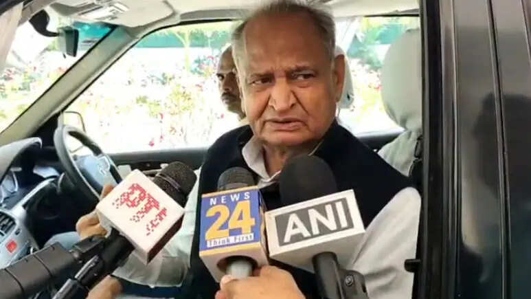 SI भर्ती विवाद पर बोले पूर्व मुख्यमंत्री गहलोत, कहा— पेपर लीक मामलों में सिर्फ राजस्थान को बदनाम किया गया