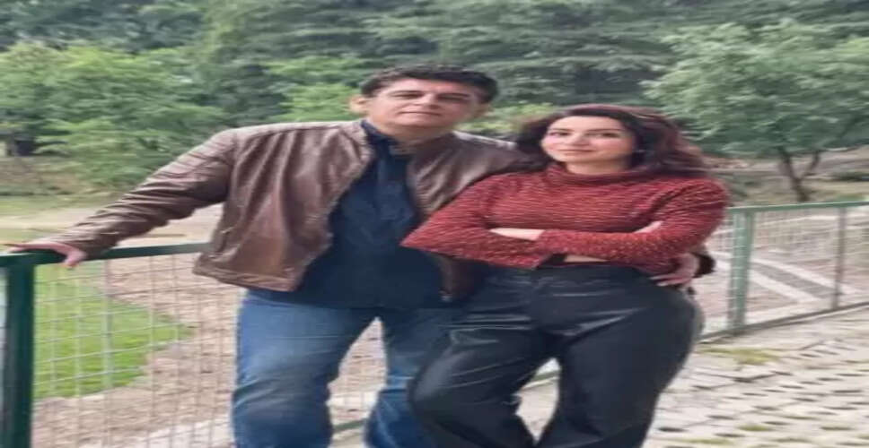 टिस्का चोपड़ा ने खास अंदाज में पति संजय को दी सालगिरह की बधाई