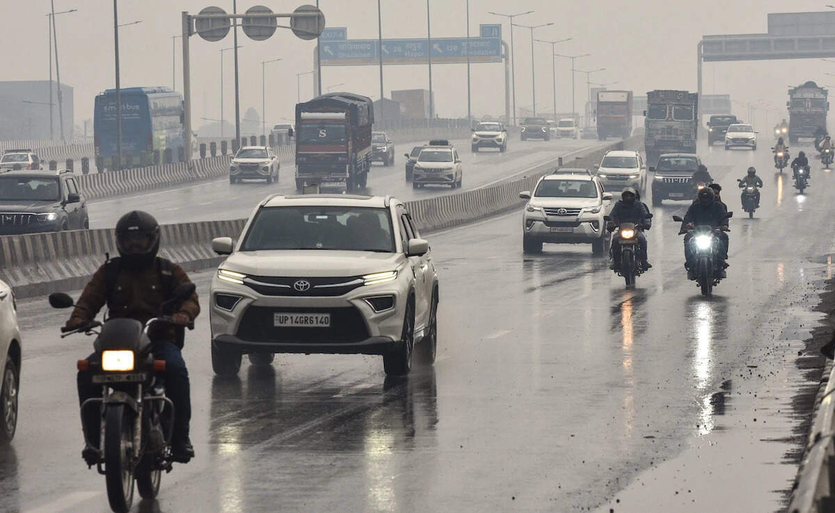 IMD Weather Alert:&nbsp;दिल्ली-NCR में बादल-बारिश यूपी में शीत लहर का अलर्ट, एक क्लिक में पढ़े हफ्तेभर का मौसम अपडेट
