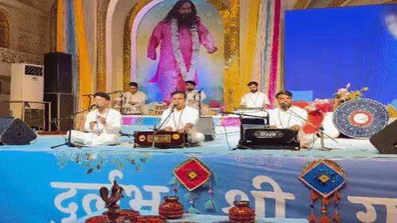 गुरु पूर्णिमा पर बाबा उमाकांत महाराज की अपील: गो-हत्या पर बने देशव्यापी कानून, वीडियो में जाने युवाओं को नशामुक्त और आध्यात्मिक जीवन अपनाने का दिया संदेश