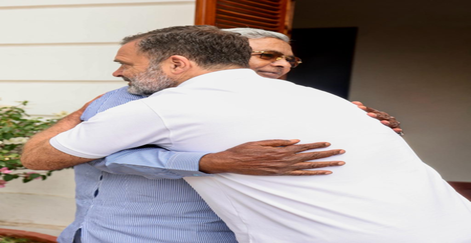 मुख्यमंत्री पद से इस्तीफा देने के एक दिन बाद सिद्दारमैया की राहुल गांधी से मुलाकात