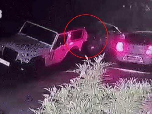 जयपुर में थार बनी चोरों का निशाना, घर के बाहर खड़ी SUV से स्टेपनी टायर और अलॉय व्हील चोरी; CCTV में कैद वारदात