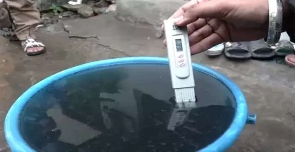 इंदौर: नर्मदा जल आपूर्ति पर सवाल, बेकरी गली में नलों से आ रहा कीड़ों वाला पानी