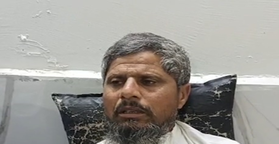 तेज तूफान में टीन शेड पकड़े 50 फीट की ऊंचाई पर उड़े नन्हें अंसारी का वीडियो वायरल, अब सुनाई आपबीती