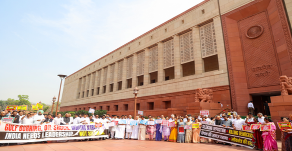 पश्चिम एशिया संकट पर लोकसभा में विपक्ष का हंगामा, सदन की कार्यवाही मंगलवार तक स्थगित