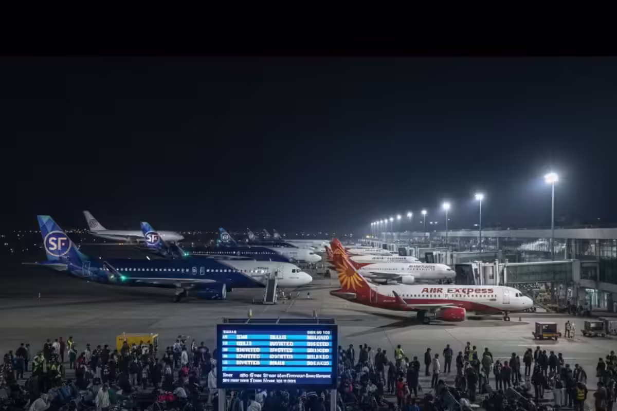 खराब मौसम का असर फ्लाइट्स पर, दिल्ली चंडीगढ़ जाने वाली फ्लाइट्स जयपुर डायवर्ट, पैसेंजर्स के हंगामे का वीडियो आया सामने