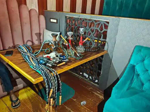 जयपुर में अवैध हुक्का बार पर पुलिस की छापेमारी, क्लब मैनेजर गिरफ्तार