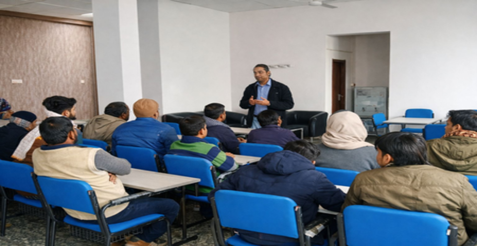 लखनऊ: नाव की सैर के साथ इतिहास, संस्कृति और आस्था का अनुभव, 32 नाविक बने बटेश्वर की विरासत के संवाहक