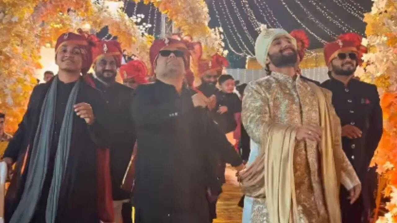 अपनी शादी में दोस्तों के साथ ‘रहमान डकैत’ बना दूल्हा, बंदे की खुशी देख यूजर्स ने कही ये बात