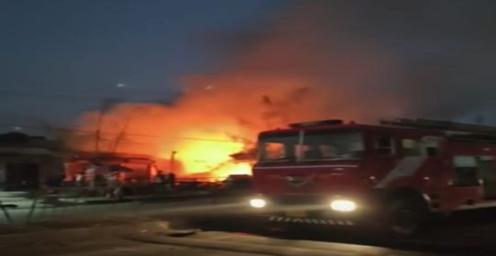 झारखंडः बोकारो में भीषण आग से कई दुकानें खाक, दो लोग झुलसकर हुए घायल