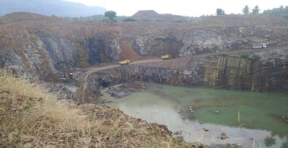 तमिलनाडु में किसानों और पर्यावरण कार्यकर्ताओं ने खदान में कचरे के निपटान की नीति का किया विरोध