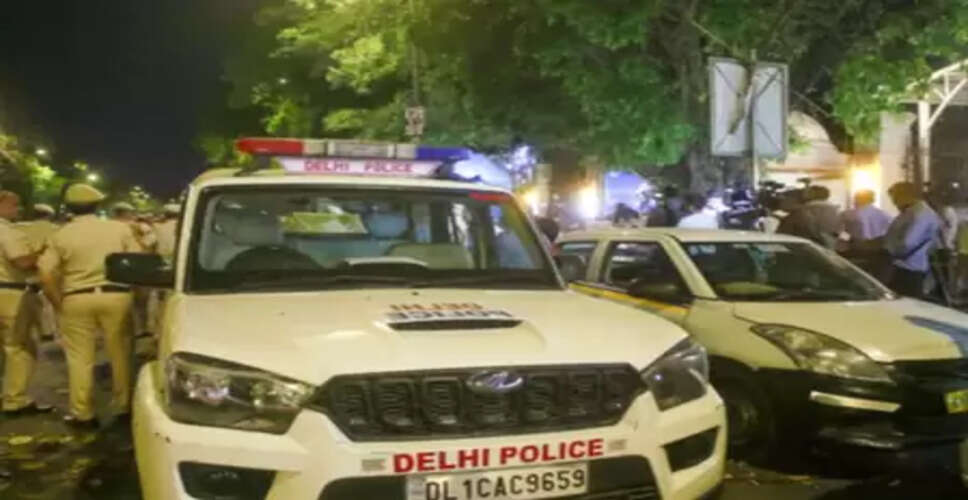 दिल्ली: रोहिणी के पास कार से एक करोड़ रुपए की ड्रग्स बरामद. ड्राइवर समेत दो गिरफ्तार