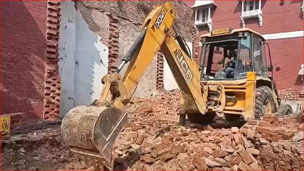 जयपुर में सड़क चौड़ीकरण के लिए JDA की बड़ी कार्रवाई, धार्मिक स्थलों सहित अतिक्रमण हटाने का अभियान शुरू