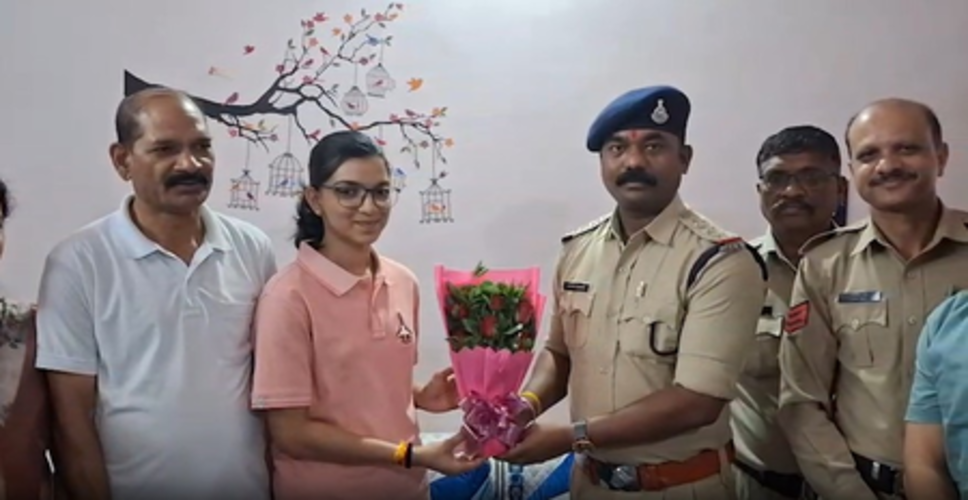 छिंदवाड़ा की बेटी आसमान में भरेगी उड़ान, इंडियन एयरफोर्स में फ्लाइंग ऑफिसर बनीं प्रिया मालवीय