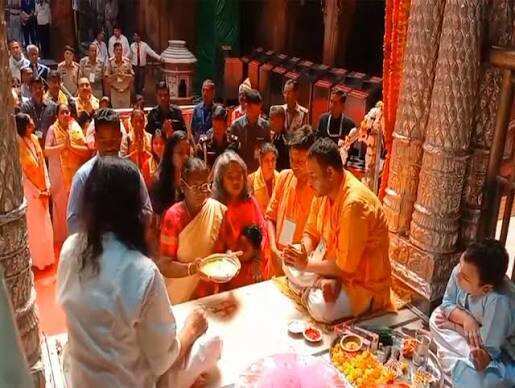 भरतपुर बिहारी जी मंदिर में हीरा विवाद गहराया, दानदाता ने कहा- मूर्ति में लगा रत्न मेरा दान किया हुआ नहीं