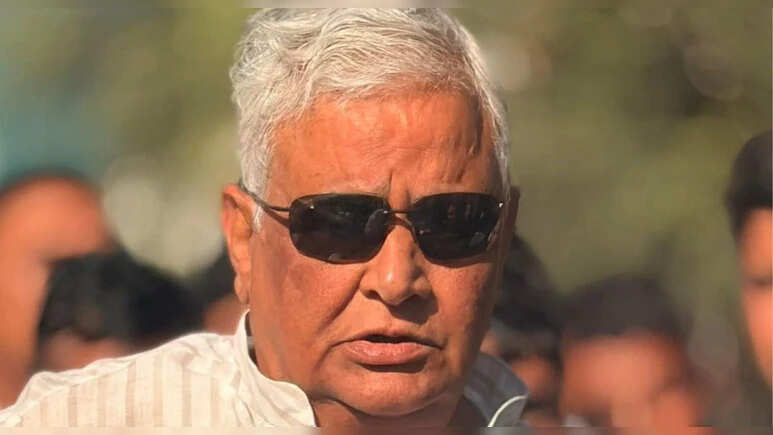 कांग्रेस‍ियों ने पीएम मोदी के फाड़े पोस्‍टर, डाक बंगले का ताला तोड़ने का प्रयास, भड़के क‍िरोड़ी लाल मीणा