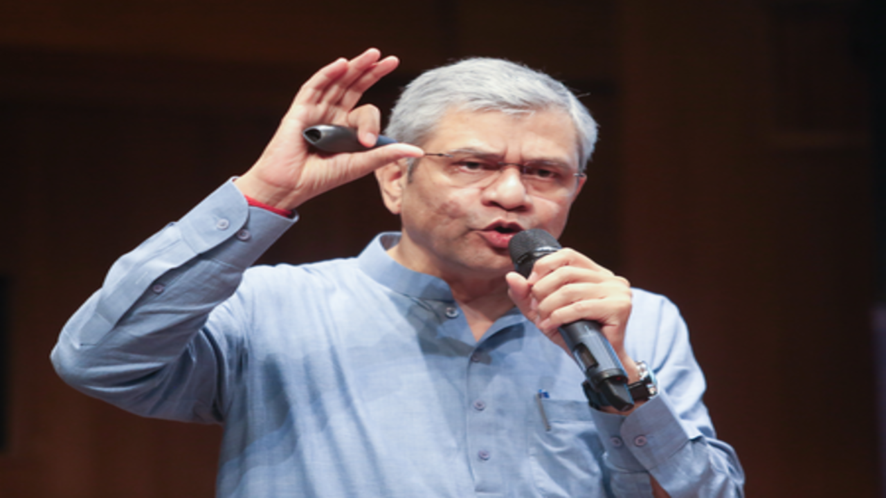 अश्विनी वैष्णव के जन्मदिन पर कई नेताओं ने दी शुभकामनाएं, रेल के आधुनिकीकरण और डिजिटल इंडिया के लिए योगदान को सराहा