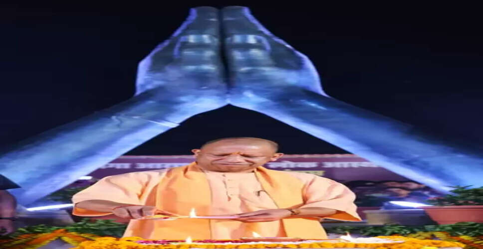 देव दीपावली: काशी में मां गंगा की गोद से झिलमिलाई आस्था, दीपों से जगमगाया अर्धचंद्राकार गंगा घाट