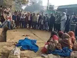 धौलपुर में दिल दहला देने वाली वारदात, दो मिनट के वीडियो में देंखे बेटे ने बीच सड़क पर ईंट से हमला कर मां की हत्या की