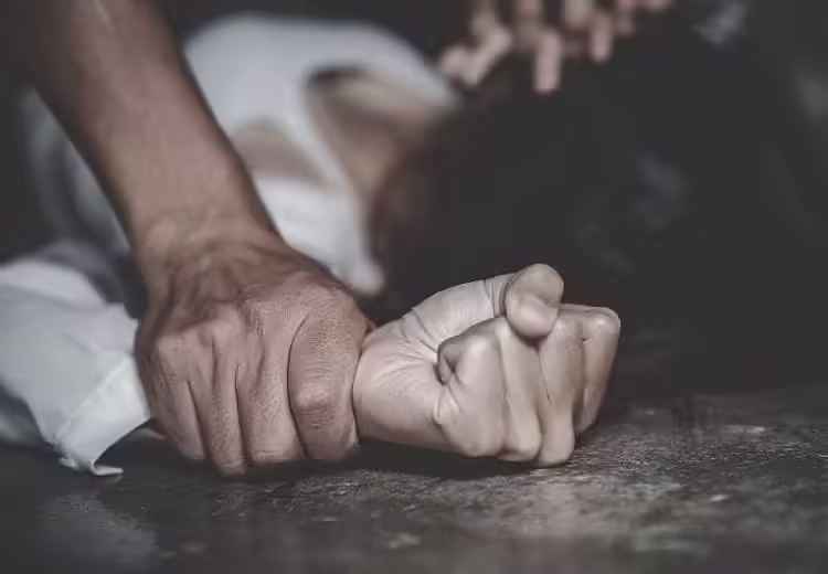 एडवोकेट ने महिला को नशीला प्रसाद खिलाकर बनाया न्यूड वीडियो, एक्सक्लुसीव फुटेज में जानें रेप किया फिर ब्लैकमेल कर हड़पे गहने और कैश