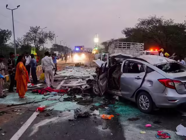 सीकर सड़क हादसे का दर्दनाक मंजर, फुटेज में देखें एक साथ उठीं पांच अर्थियां, पूरे गांव में पसरा मातम