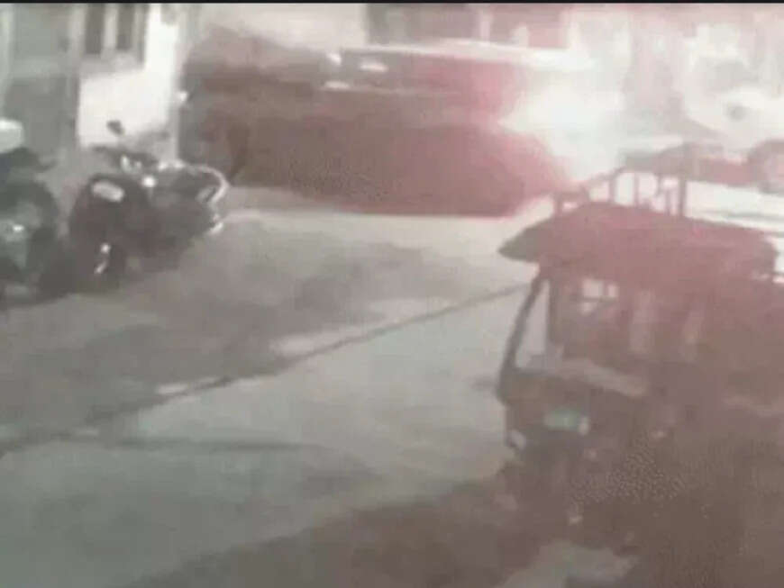 वीडियो में देखें अजमेर में डांस पार्टी करने से टोका तो महिला को कार से टक्कर मार घसीटा, भाई और उसके दोस्त को पीटा