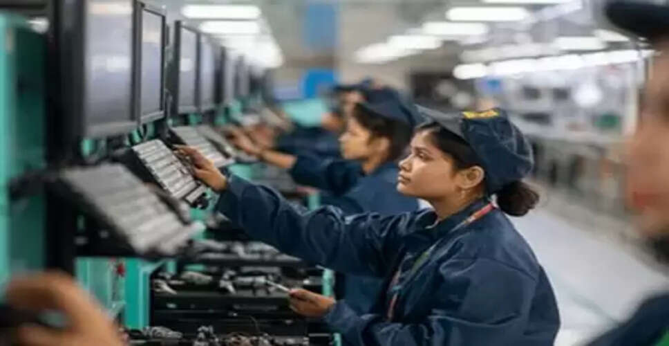 भारत दुनिया का दूसरा सबसे बड़ा मोबाइल मैन्युफैक्चरिंग हब बना, इलेक्ट्रॉनिक्स उत्पादन छह गुना बढ़ा