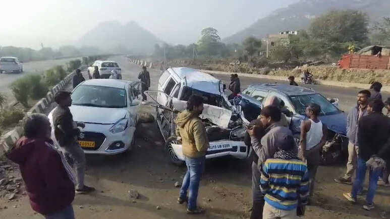 नए साल पर राजसमंद में कोहरे का कहर,आपस में भिड़ीं 6 गाड़ियां, 7 घायल, 2 की हालत नाजुक