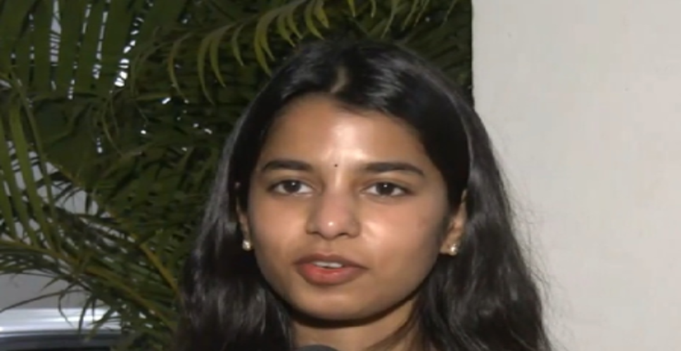 'बंगाल चुनाव में सोच समझकर वोट डाले,' मैथिली ठाकुर ने ममता सरकार पर साधा निशाना