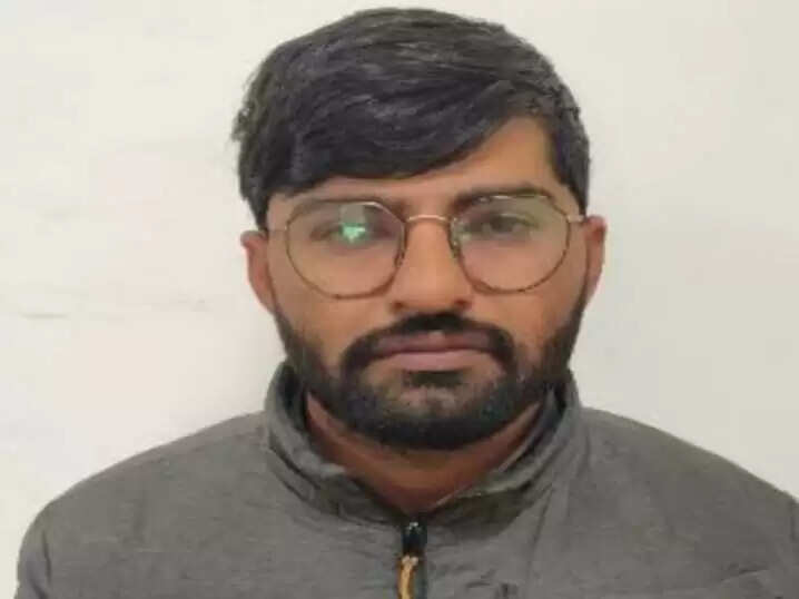 उपनिरीक्षक भर्ती परीक्षा में डमी कैंडिडेट बैठाने का खुलासा, फुटेज में देखें एसओजी ने आरोपी को किया गिरफ्तार