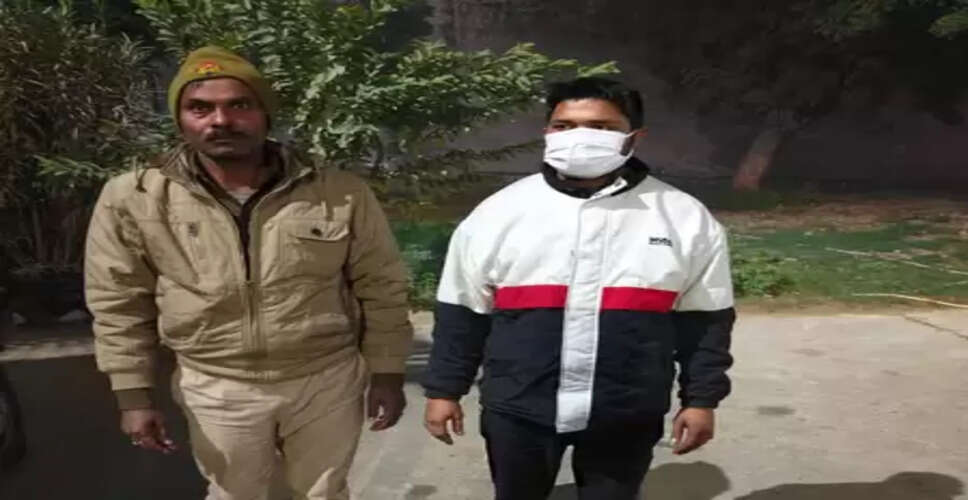 नोएडा: पत्नी पर चाकू से हमला करने वाला पति गिरफ्तार, वारदात में इस्तेमाल चाकू बरामद