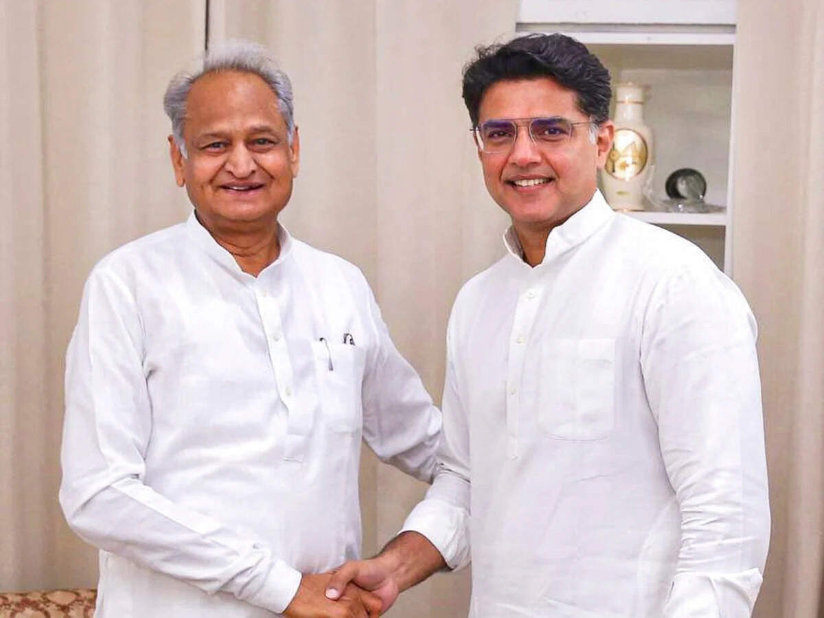 राजस्थान कांग्रेस में गहलोत-पायलट की पुरानी तकरार फिर चर्चा में, बयानबाज़ी से बढ़ी सियासी हलचल