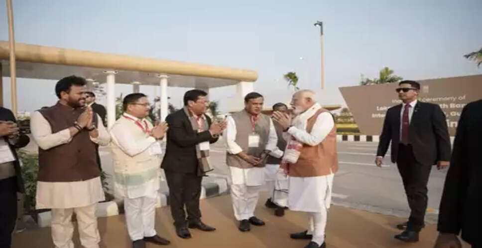 पीएम मोदी का असम दौरा: गुवाहाटी एयरपोर्ट पर गोपीनाथ बोरदोलोई की 80 फुट ऊंची भव्य मूर्ति का अनावरण