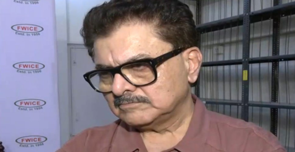 'डॉन 3' छोड़ने पर फेडरेशन ने रणवीर सिंह पर लगाया बैन, अशोक पंडित बोले, 'यह इंडस्ट्री के लिए बन सकता है खतरनाक ट्रेंड'